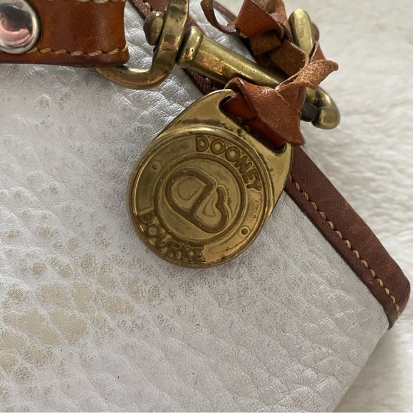 Vintage Dooney & Bourke White Leather Crossbody - Picture 11 of 12